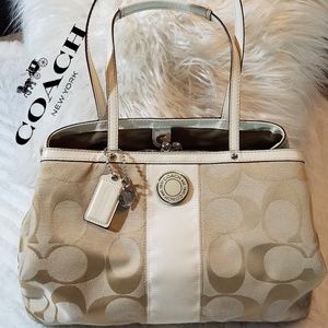 CoachSignature Strap Kisslock Framed Carryal